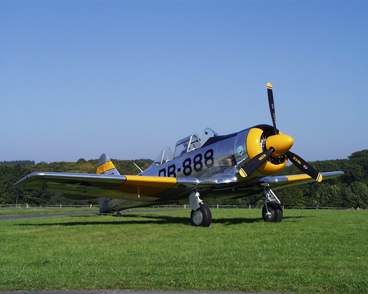 North American T6 Harvard und Super Six